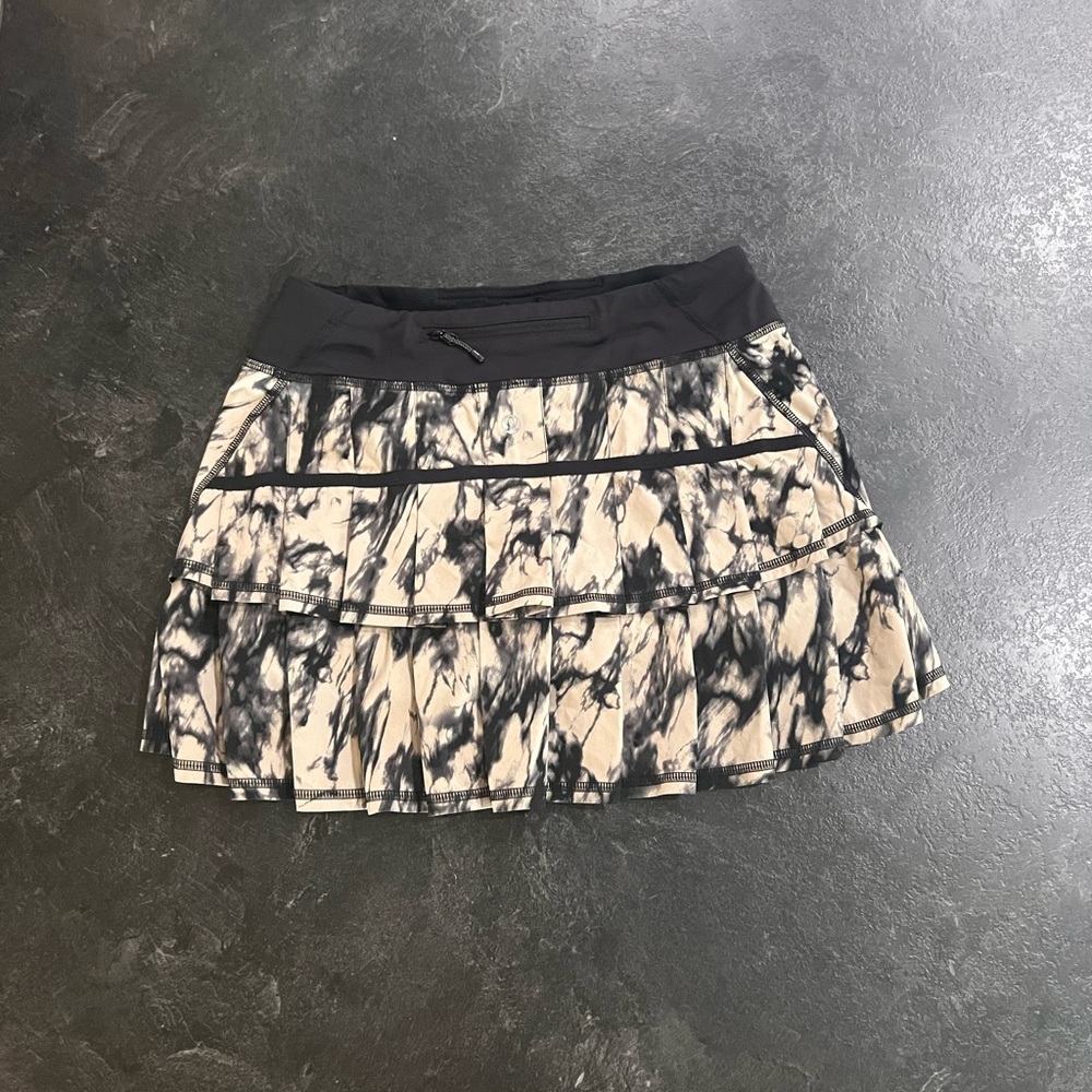 Like new Lululemon tennis skirt, size 4